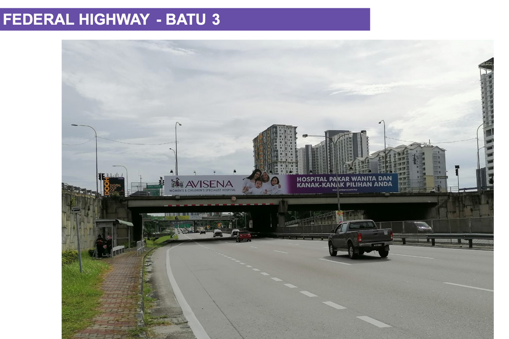 Papan iklan Avisena di koridor Jalan Monfort